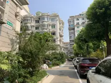 精装修,一梯两户,主卧朝南,小区中心位置,采光充足