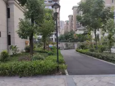 朝小区,楼层好采光好,直通公园,可渎蓝湖郡巴属