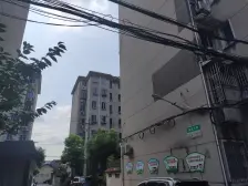 一梯两户,两房朝南,居家装修,诚意出售,近地铁