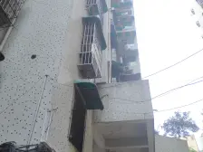 此房满两年, 户型方正,住家装修,交通购物便