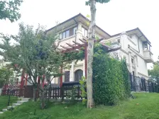 龙湖精装未住独院 院子已硬化 带车位 随时看