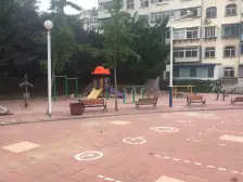 塔山小区 1楼 三室 使用面积大 采光好