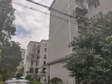 新出精装修三房、临12轨交、可拎包入住、看房方便 诚意出售