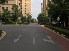 一楼带地下室带花园 万科物业 洋房大四房