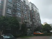 商品房,精装修,观澜川中,近地铁,一楼大院子。