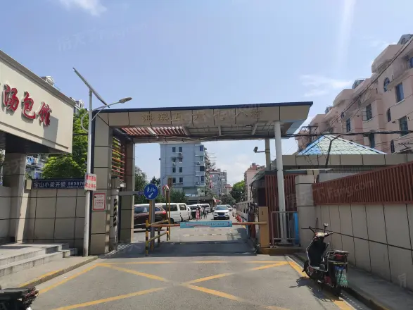 海滨八村