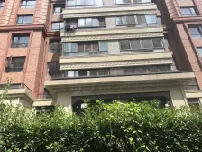 主卧朝南,环境优美,交通便利,居家装修