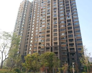 精装密码锁,近地铁口楼龄新,上课方便也好出租