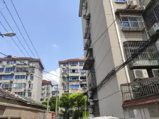 一梯两户,两房朝南,居家装修,诚意出售,近地铁