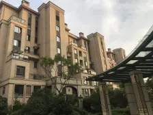 一楼带地下室带花园 万科物业 洋房大四房