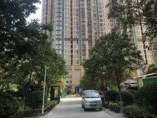 朝南向,中间楼层,诚心出售,装修好,拎包入住