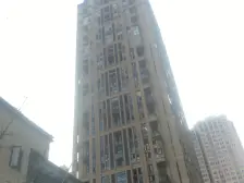 房子在售、出行方便、配套成熟、临滨江路