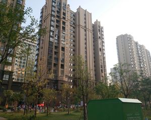 中建汇鑫花苑 南北通透,采光好 装修好,环镜优美 视野好,诚心出售
