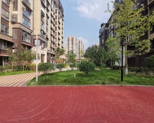 圣辉观湖国际小区2室1厅南
