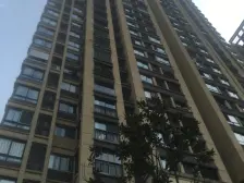 此房近地铁,交通便利,离轻轨400米左右