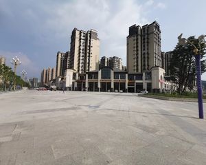 圣辉观湖国际小区3室2厅东北