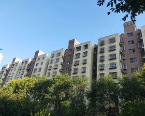紫金新园二区一居室近小园100米