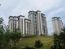 小区环境好,旁边就是远洋高尔夫球场,休闲散步