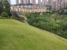 联排别墅带给你温馨与舒适,前后花园让生活更加惬意