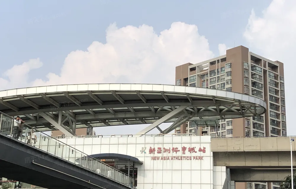 地铁站旁新亚洲体育城水晶堡4楼退台洋房出售,昆明新.