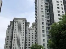 东鼎极好位置,三卫四个阳台,豪华装修全屋中空调暖