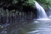 长白山瀑布近景