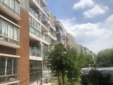 :此房复试,税费少,得房率高,房型正气,日照刺眼