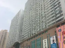 位于福佳,地上停车场停车方便,配套完善商场众多。