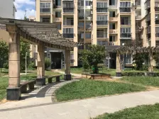 城东花园精装三居室 户型端正 简约风格 中间楼层满五看房方便