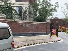 :次新房 全新装修全屋空调新风 位置好 人车分流