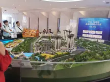 轻轨站旁,洋房带露台,亏本超100个