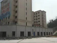 此房中间楼层户型方正干净整洁南向采光好