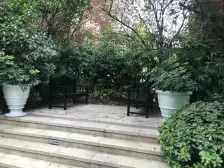 奥特莱斯旁 英伦风格联排 带车位 带地下室业主急卖