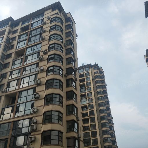 假日普罗旺斯2室1厅1卫南北朝向1600.00元/月出租