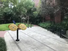 奥特莱斯旁 带花园别墅 双车位 业主做好现浇