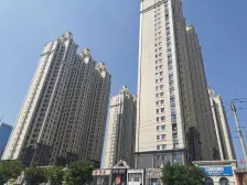 精装修带小棚和双车位,中1央空调,高楼层视野采光好