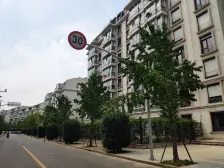 独立电梯,房型正气,繁华地段,主卧朝南,中式风格