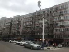 三室朝南的房子大客厅,楼层佳,有车库,房东诚心出售