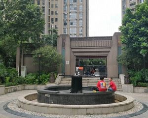 鼎峰花漫里南北通透精装修4房2为双阳台