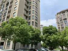 电梯房,主卧朝南,环境优美,交通便利