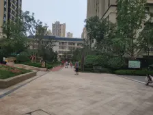 金水北地铁口 次新 精装大三房