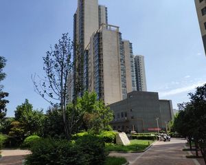 纱厂北路丹尼斯旁、四室两厅、电梯双气房、拎包入住