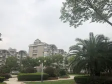 一梯两户,主卧朝南,小区中心位置,采光充足,居家装修