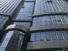 三轨交汇+精心装修+拎包入住+看8000平人工湖景观好!