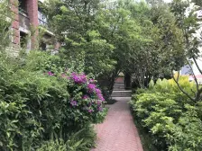 奥莱旁带花园,地下室和车位叠拼别墅,近商圈和地铁