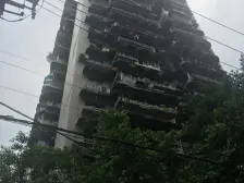 洪崖洞旁 近江边 近轻轨 出行方便