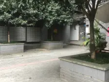 满两年,业主诚意出售,采光好,户型方正。