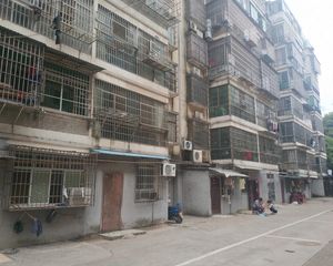 学府雅居南北通透,采光好装修好,环镜优美视野好,诚心出售