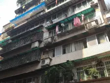 近商圈 正规三房诚心出售 低楼层 采光好 旁边配套全