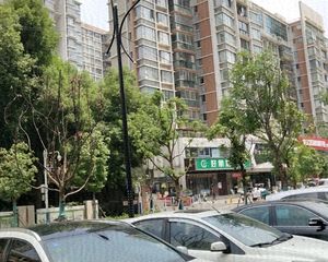 六安路四十五,户型方正,市政供暖,一梯一户诚心出售